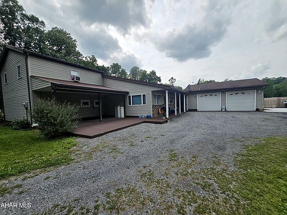 3rd image of 137 Blue Hole Rd