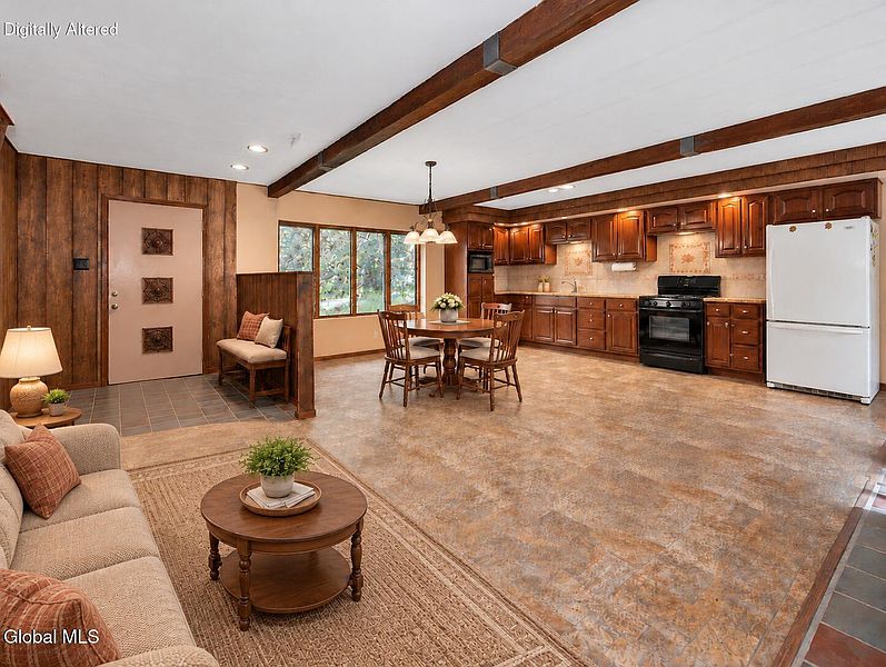 2nd image of 323 Tan Hollow Road