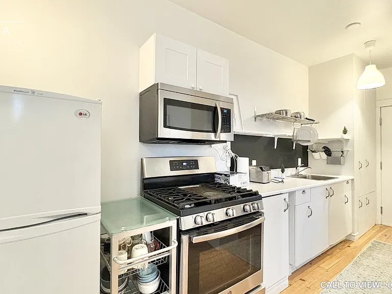 208 Clarence St #2 — Photo 2
