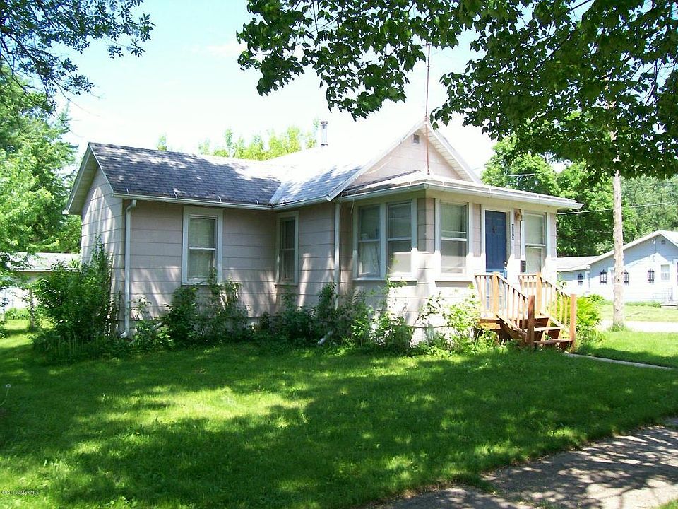 1st image of 902 Lincoln Ave