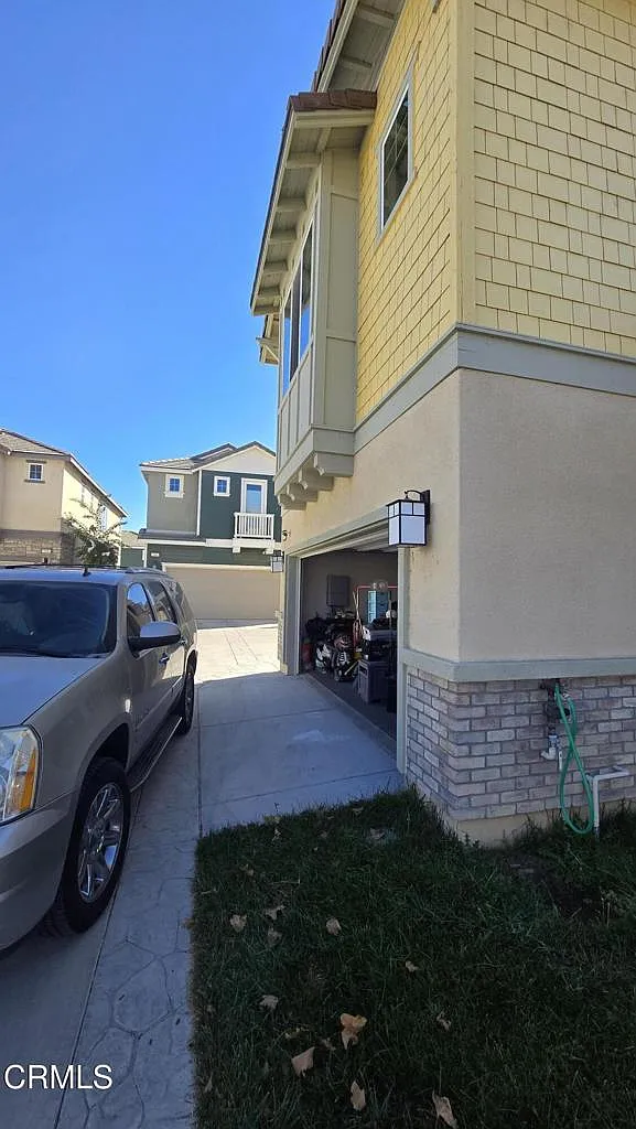 4 bed, 2.5 bath, 3200 sqft, $4,000 — Photo 4