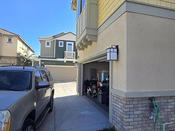 4th image of 242 Hydrangea St