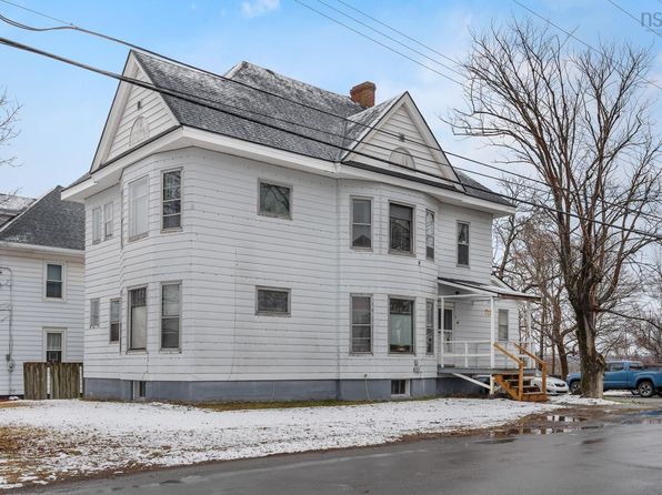 105 Park St, Stellarton, NS B0K 1S0