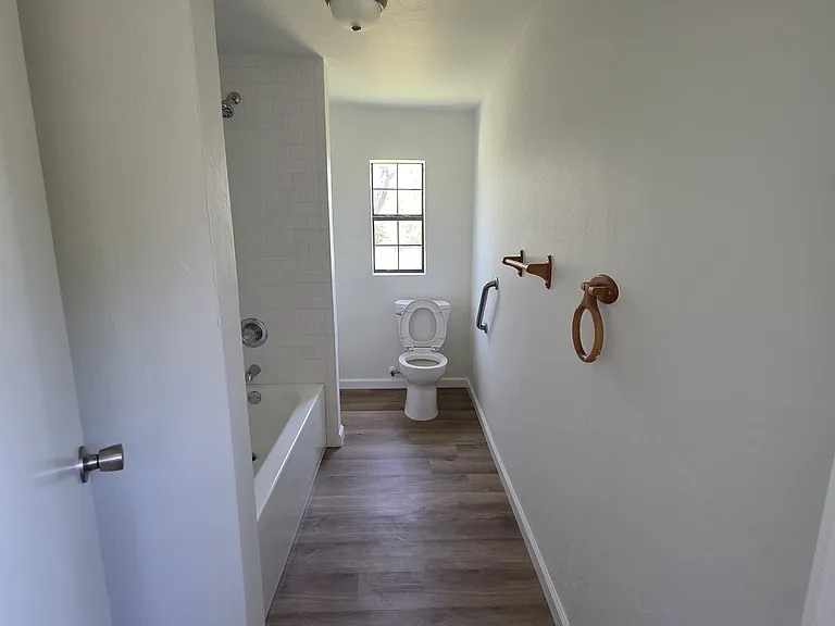 709 W Washington St — Photo 14