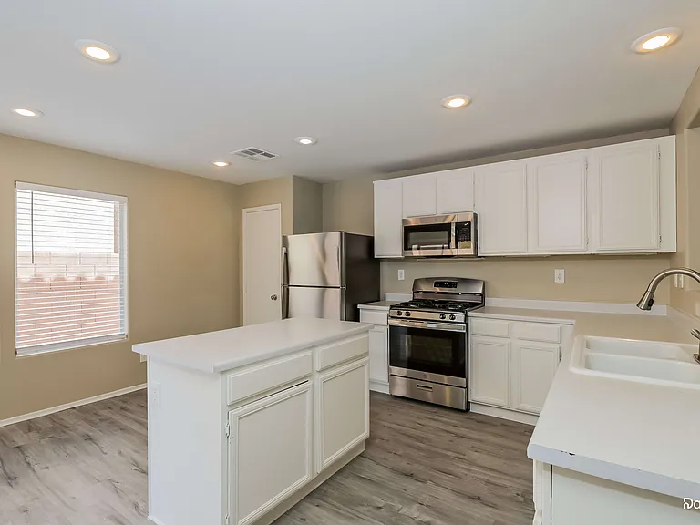 11556 Elcadore St — Photo 2