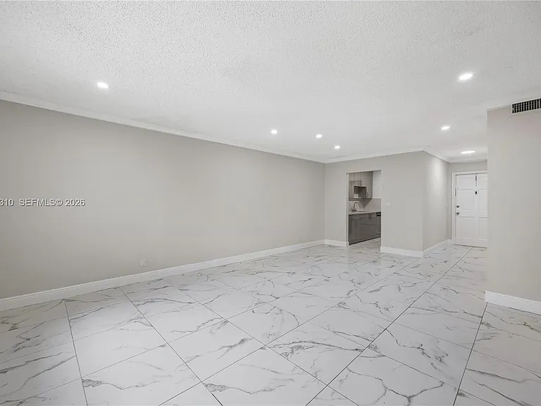 5450 Hollywood Blvd #203 — Photo 4