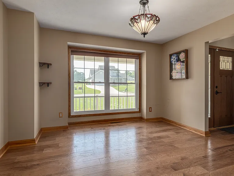 12912 Silver Spring Ln — Photo 32