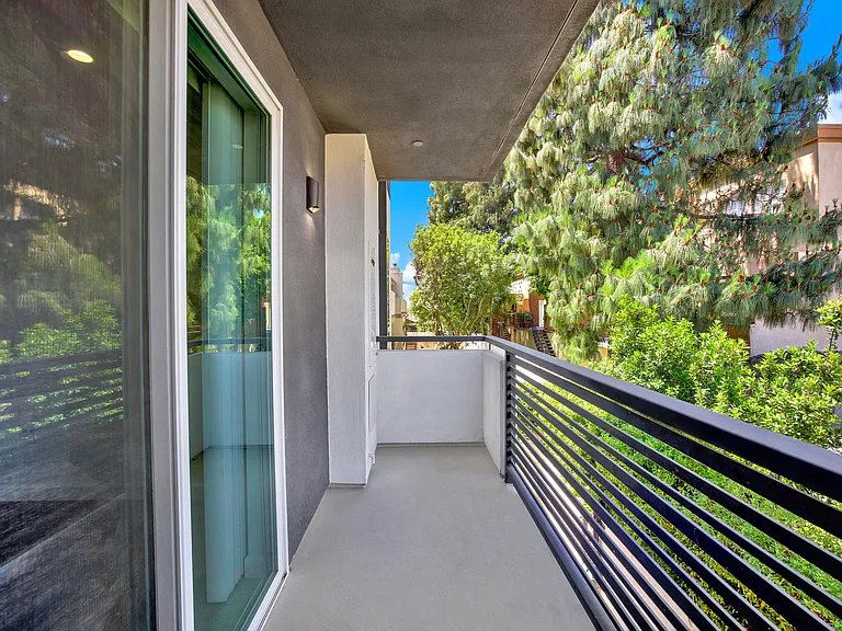 10247 Variel Ave — Photo 31