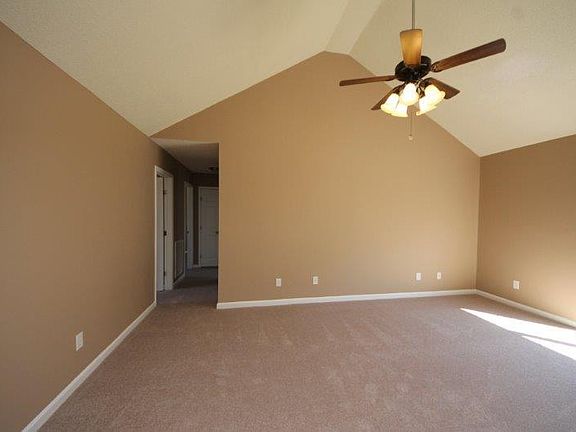 5th image of 404 Twin Creeks Dr