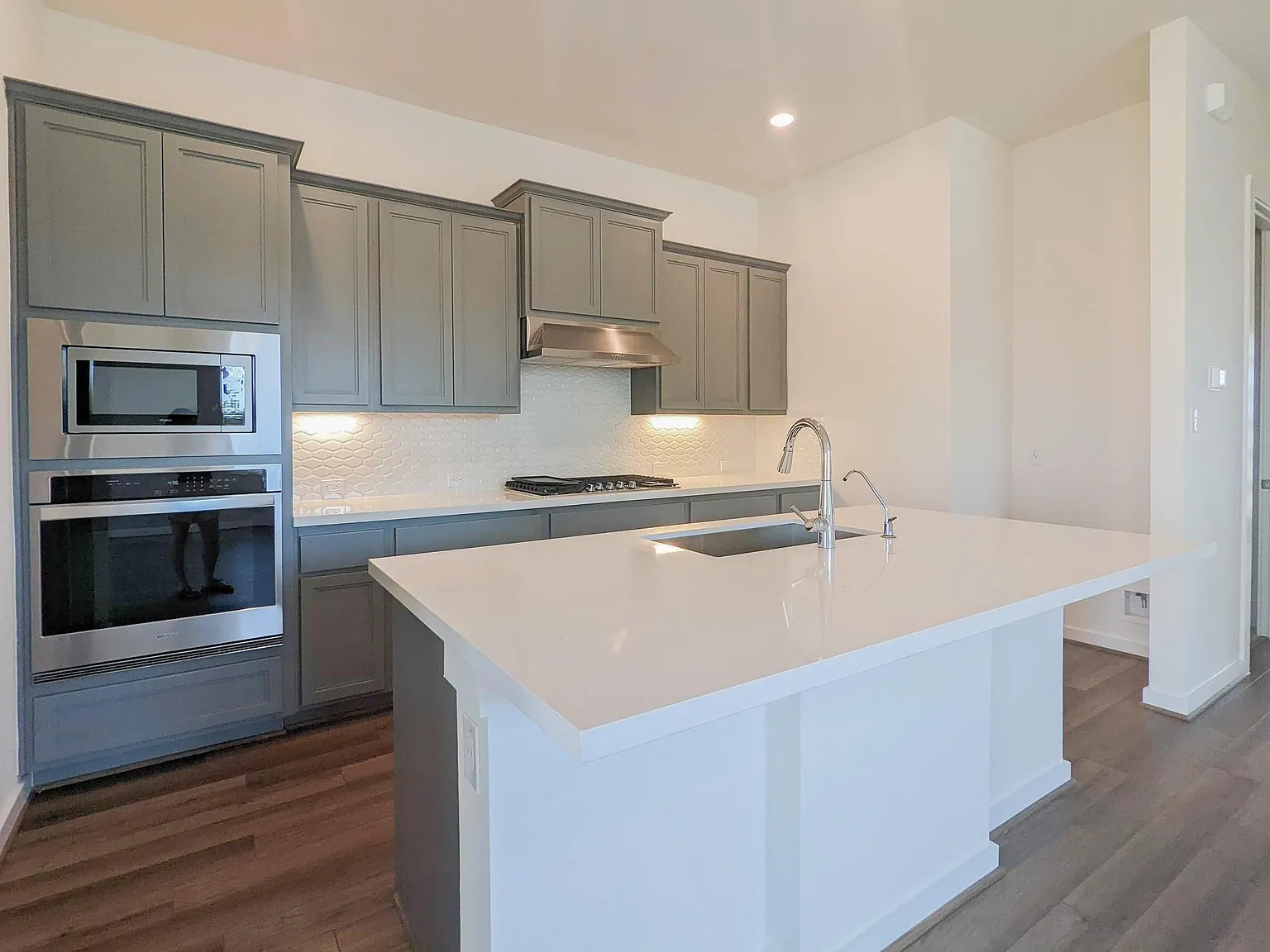 3 bed, 2.0 bath, 1589 sqft, $2,150 — Photo 4