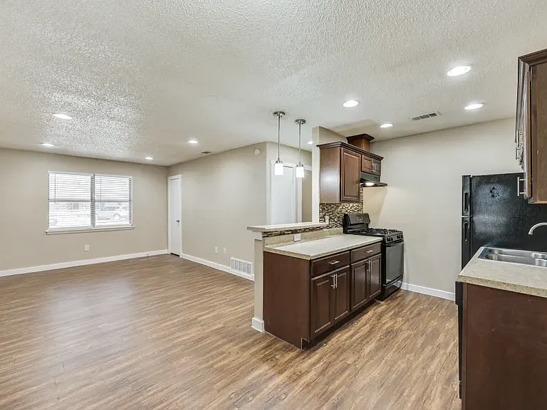 Buffalo Ridge Apartments — Photo 15