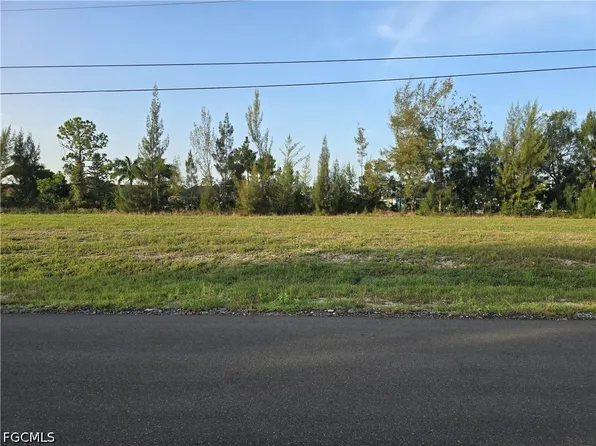 2124 NE 35th Ln, Cape Coral, FL 33909