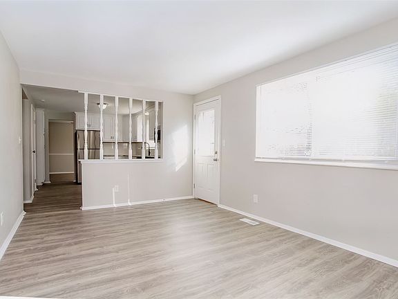 5th image of 702 Jamestown Dr