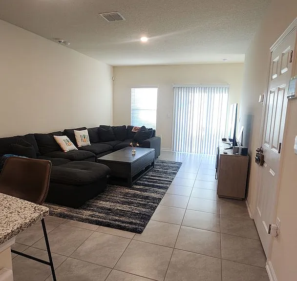 37 Temple Dr — Photo 8