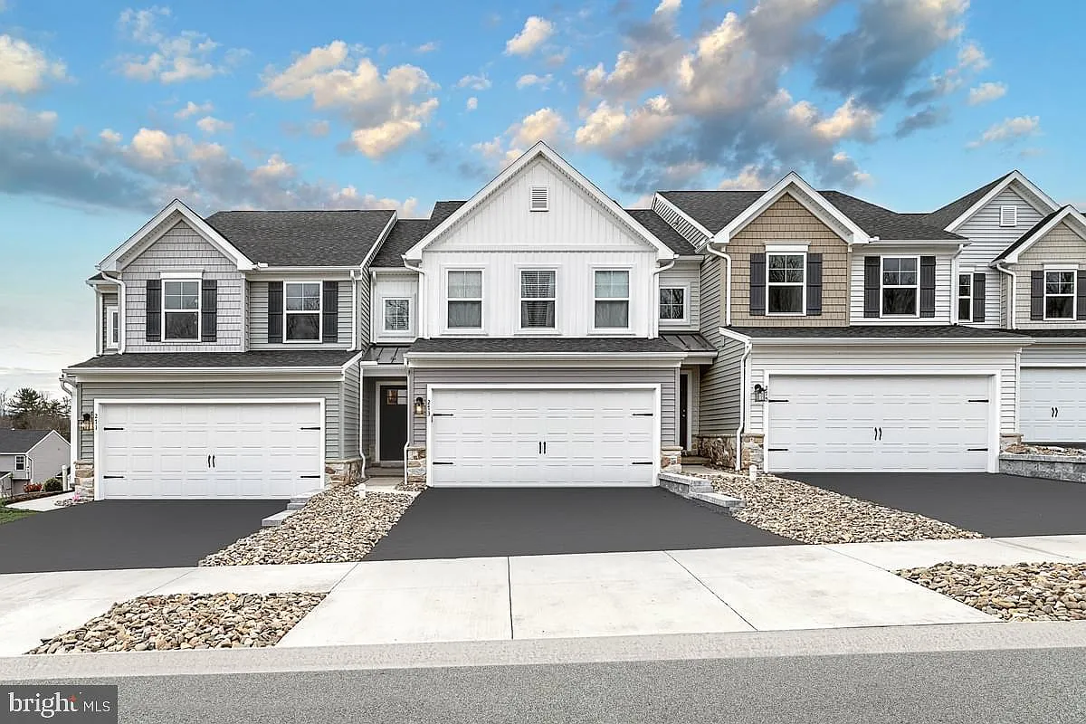 3 bed, 3.5 bath, 1853 sqft, $2,600 — Photo 2