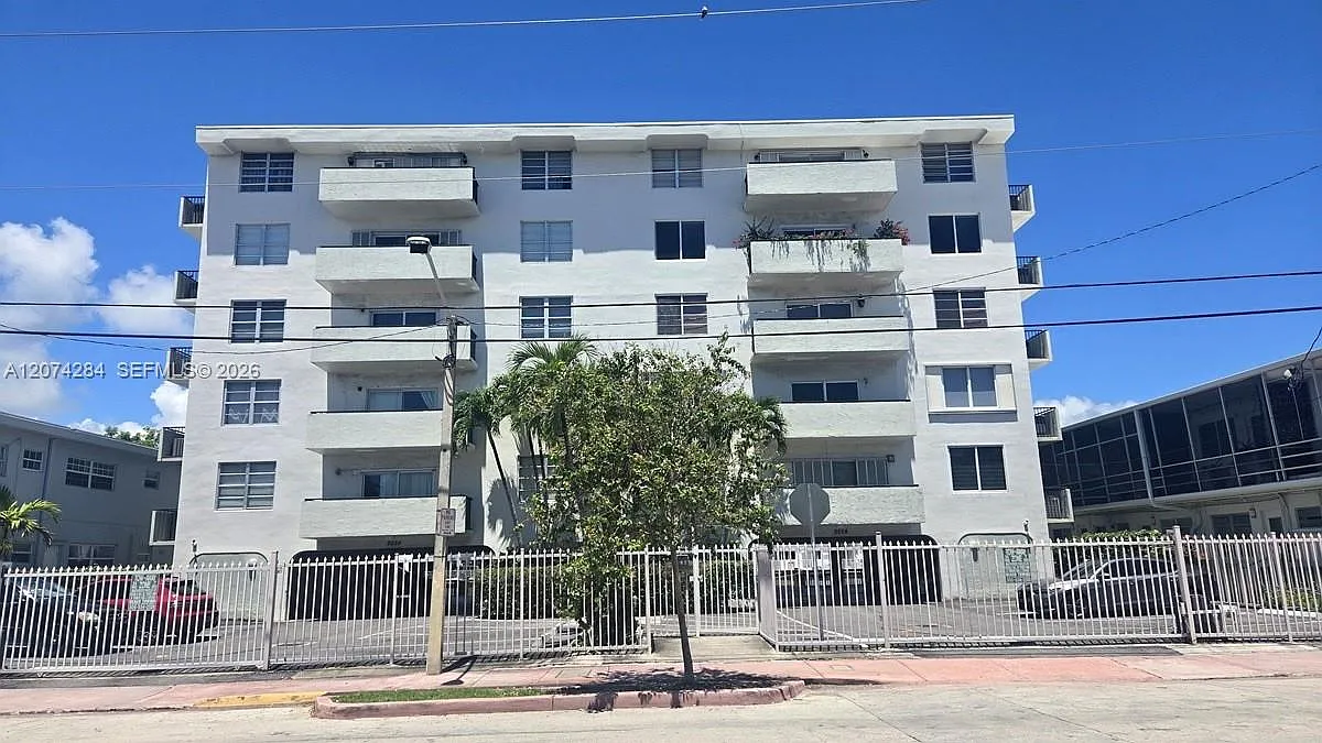 Creek Towers & Yacht Club — Photo 2