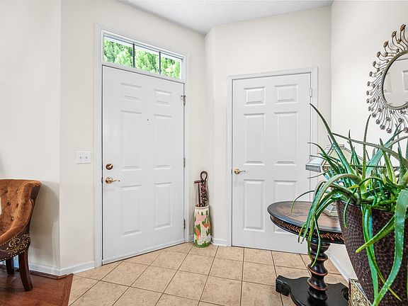 2nd image of 130 Salisbury Cir