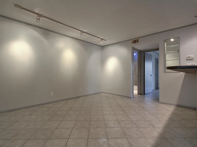 500 E Riverside Dr #136 — Photo 6