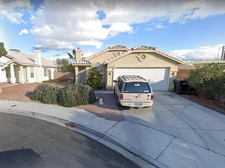 7000 Desert Clover Ct — Photo 1