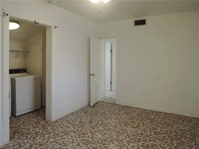 935 Touro St — Photo 13