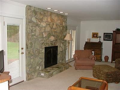 3rd image of 191 Southbrook Dr