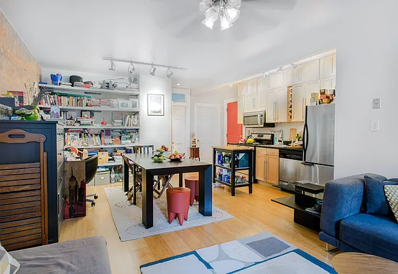 Rented by Realty Collective | media 16