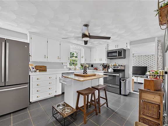4th image of 7 Englewood Rd