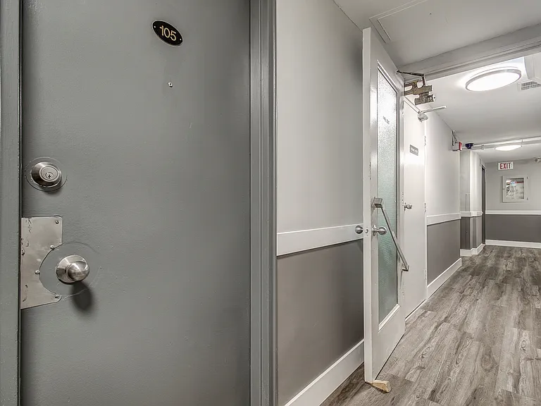1639 Bloor St W — Photo 9