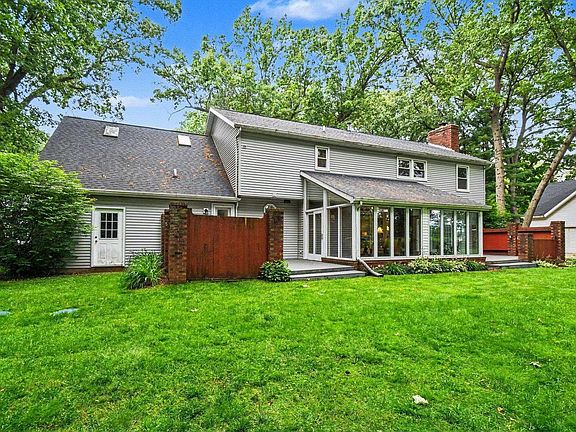 4th image of 15766 Durham Way