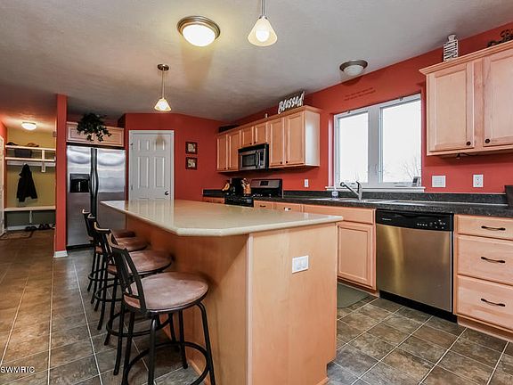 5th image of 15 Horseshoe Ln