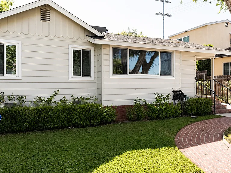 10706 Langmuir Ave — Photo 2