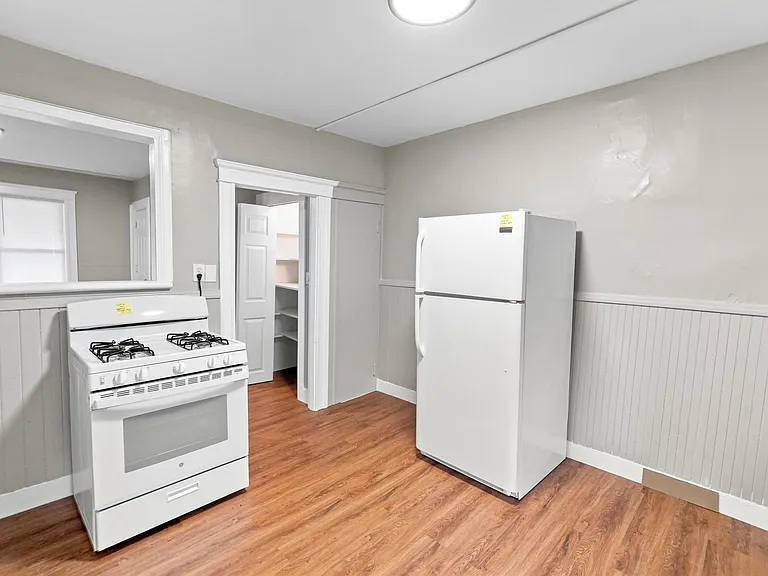 425 Wood Ave #427 — Photo 1
