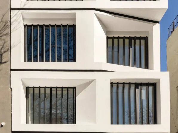 137 Carlton Avenue image 1 of 7