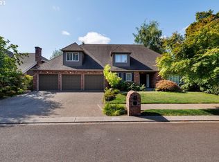 3814 Rivers Edge Dr, Lake Oswego, OR 97034