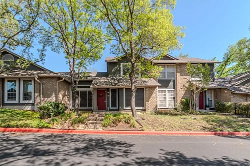 1015 E Yager Ln Photo 1