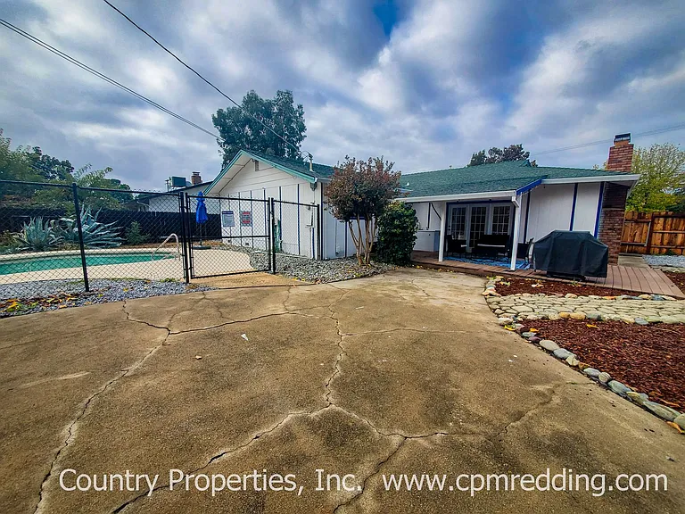 3320 Panorama Dr — Photo 29