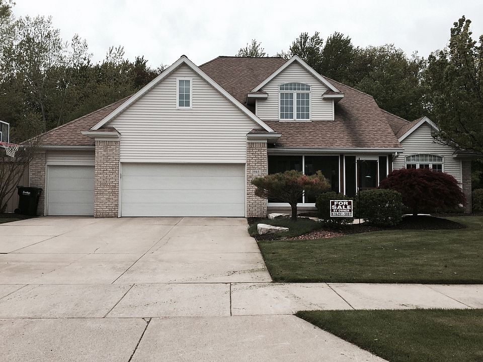 Front view of home