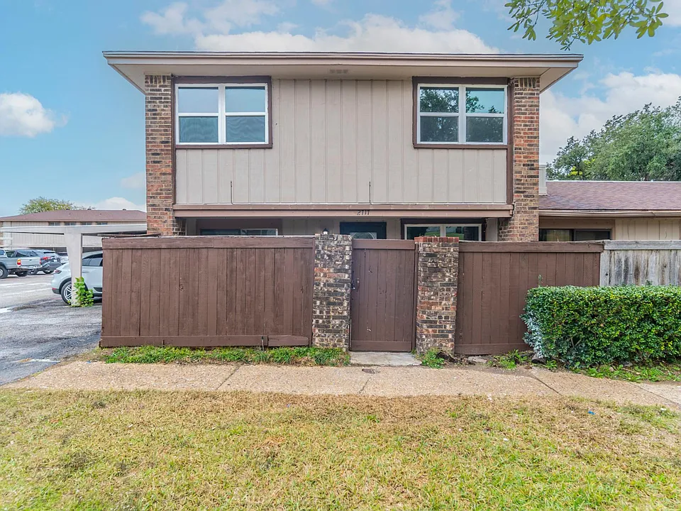 2717 Stonehaven Ct