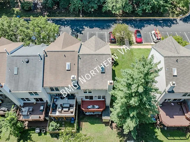 43790 Laburnum Sq — Photo 45