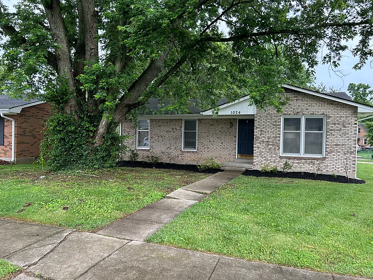 1024 Wedgewood Rd — Photo 18