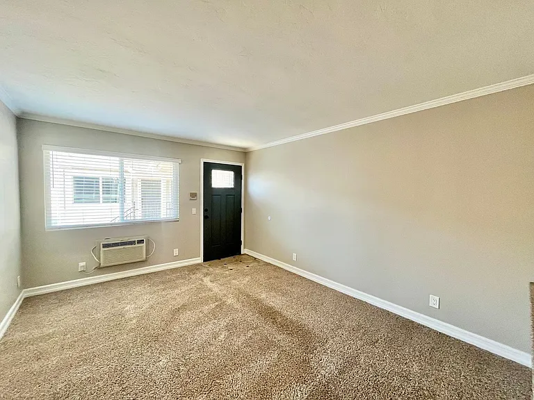 3735 & 3745 Pershing Ave — Photo 4