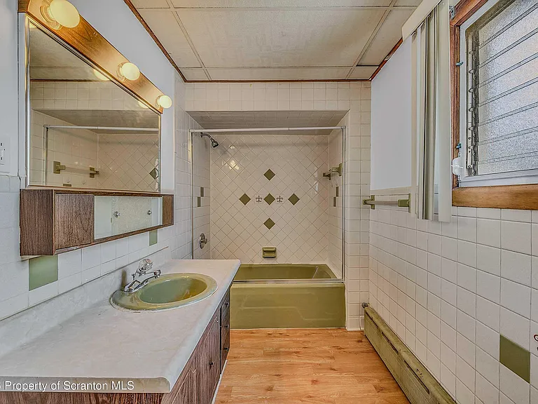 1425 Church Ave — Photo 12