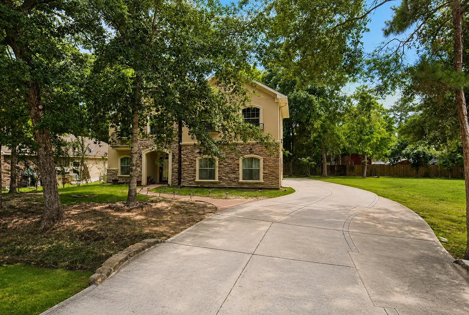 5 bed, 3.5 bath, 2595 sqft, $3,500 — Photo 1