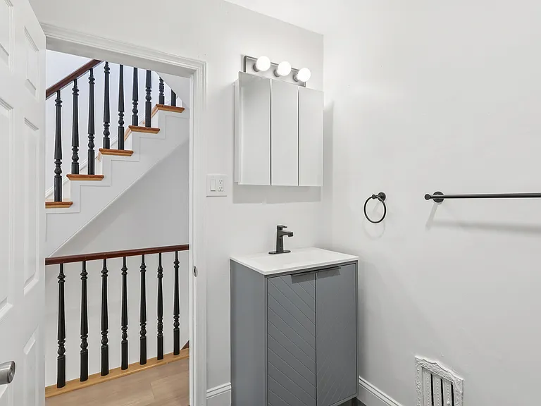 1713 Monument St — Photo 13