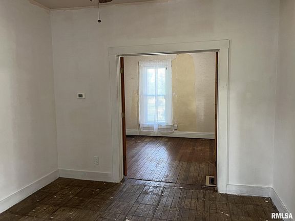 5th image of 1024 W Division St