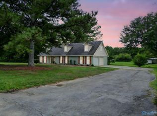 233 Shaw Rd NW, Hartselle, AL 35640