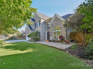 220 Golden Valley Dr, Mooresville, NC 28115
