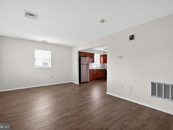 5th image of 4627 Gary Dr