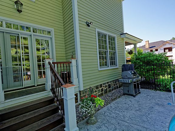 5th image of 11 Aurora Ave