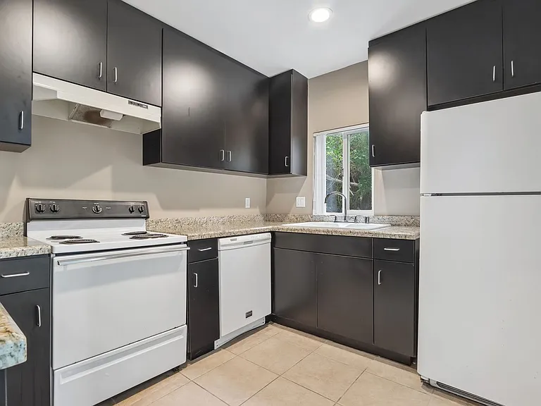 116 N Wetherly Dr — Photo 6